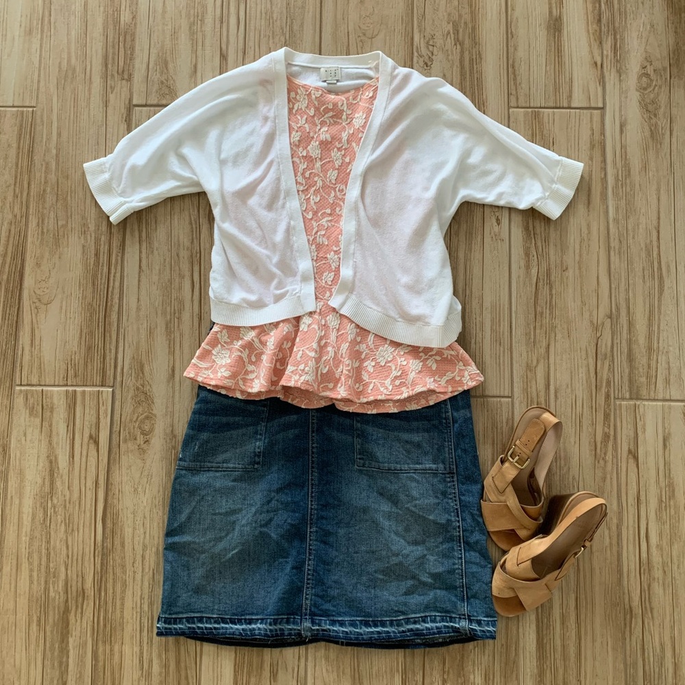 White cropped half-sleeve cardigan Size S EUC
